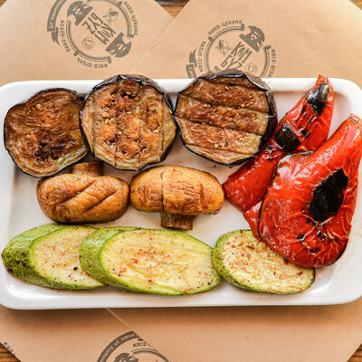 Шашлык Овощной микс в Гриль-бар Камбуz по цене 310 ₽