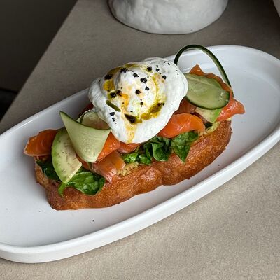 Брускетта с лососем и гуакамоле в Greece по цене 610 ₽