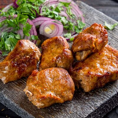 Шашлык из cвинoй лопатки в Шашлыки на углях по цене 520 ₽