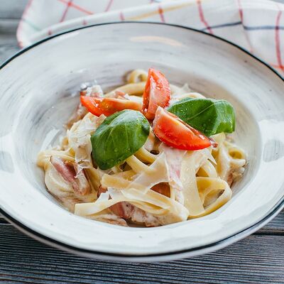 Паста Карбонара в Синьор Помидор по цене 390 ₽