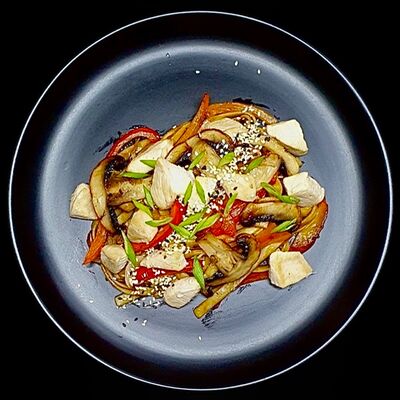 Удон с курицей в Hot Pizza по цене 530 ₽