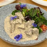 Теплый салат с языком и трюфельным соусомв Усадьба