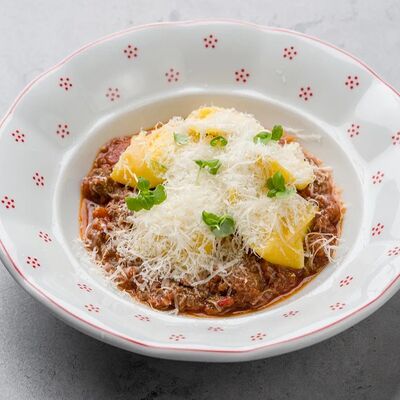 Мясное рагу с сырными равиолив Август бистро по цене 680 ₽