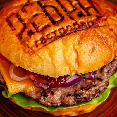 Бургер с мраморной говядиной в Ребра по цене 780 ₽