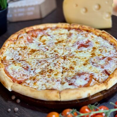 Пицца Маргарита в G-food по цене 580 ₽