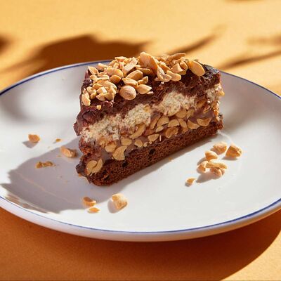 Торт «Сникерс»в BBQ Beer Restaurant по цене 660 ₽