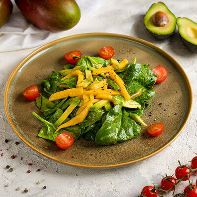Салат из шпината, манго и авокадо в Авокадо по цене 775 ₽