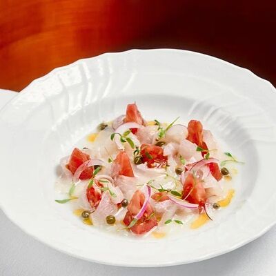 Севиче из дорадо с каперсами и томатами в Salone pasta & bar по цене 1590 ₽