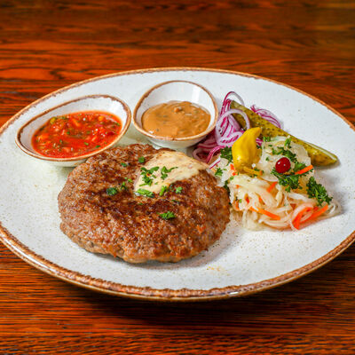 Большая домашняя котлета в Таверна Фили Хаус по цене 890 ₽