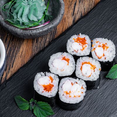 Хосомаки-ролл с креветкой в Ohasi по цене 350 ₽