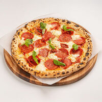 Пицца с Чоризо и домашним сыром в Сыроварня