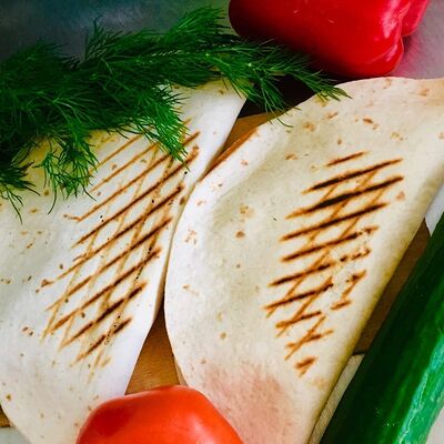 Кесадилья со свининой в Шаурма у Виджая по цене 400 ₽