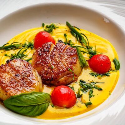 Бистекки из индейки с пюре в Mama Roma по цене 776 ₽