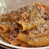 Рагу из утки с пастой и выдержанным сыром в Only Wine