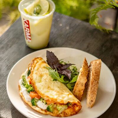 Омлет с лососем в Karma по цене 850 ₽