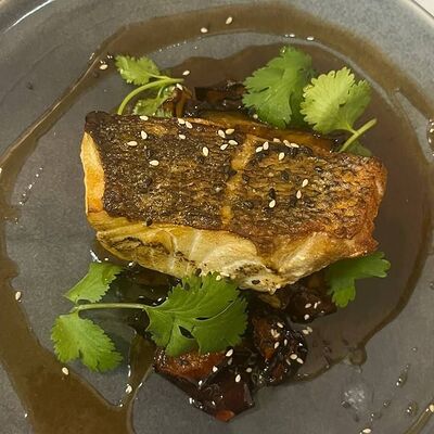 Судак с овощами в тайском соусе в Эрмитаж по цене 1300 ₽