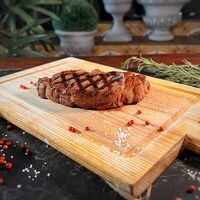 Стриплойн-стейк в Cafe Seven
