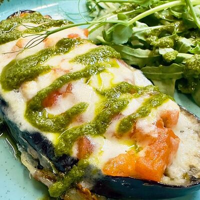 Запечённый баклажан с сыром в Люблю и Благодарю Вегетарианское кафе по цене 420 ₽