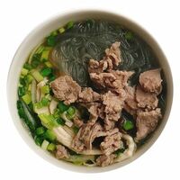 Миен Бо и га с говядиной, курицей и стеклянной лапшой миен в Нэм Фо
