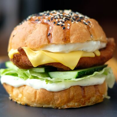 Бургер с цыплёнкомв Gastronomic bar pubthepub по цене 790 ₽