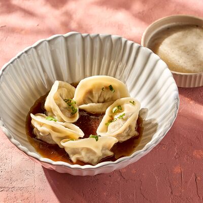 Уральские пельмени из говяжьей вырезки с традиционным грибным бульоном в KITCHEN по цене 460 ₽