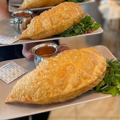 Чебурек с бараниной в Эник Беник по цене 385 ₽