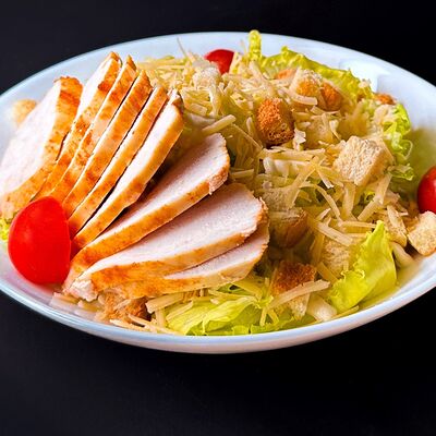 Салат Цезарь с курицей в SAAG Cafe по цене 690 ₽