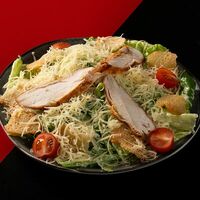 Салат Цезарь с курицей в Фабрика БО