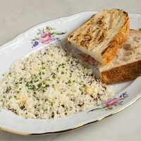 Тартар из говядины с трюфельным айоли в Nomad