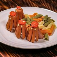 Сосиски с макаронами в The River Restaurant