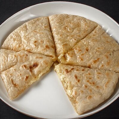 Сырная лепешка а-ля хачапури в Капибара по цене 428 ₽