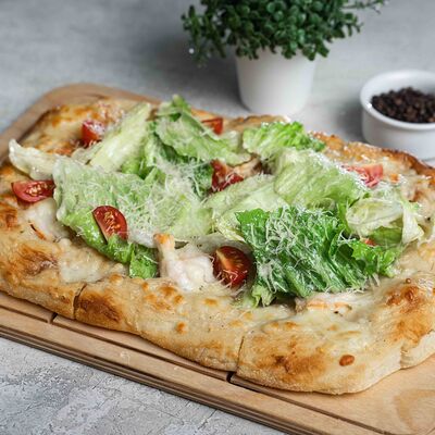 Пицца Римская Цезарь с креветками в Римские пиццы по цене 690 ₽