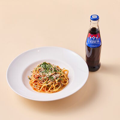 Спагетти Болоньезе с напитком Эвервесс Кола 250 мл в Сыроварня по цене 1050 ₽