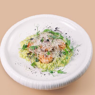 Птитим с креветками и пастой из шпината в Balcon Day & Night по цене 870 ₽