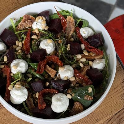 Свекольный салат в BUENO cafe по цене 760 ₽