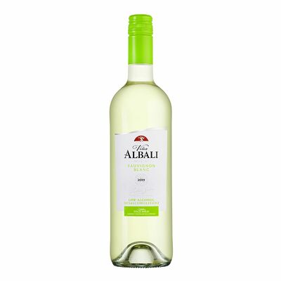 Безалкогольное белое вино Vina Albali Sauvignon Blanc Low Alcohol в Giacomo по цене 2100 ₽