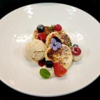 Сырники с ягодами в Le Grill