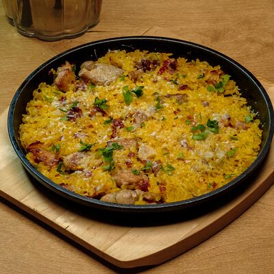 Паэлья с курицей, беконом и вялеными томатамив Сидрерия Три стакана по цене 900 ₽