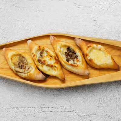 Ассорти мини-хачапури в ЮжанеГорожане по цене 888 ₽