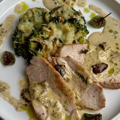 Индейка в белом грибном соусе в Crystal по цене 950 ₽