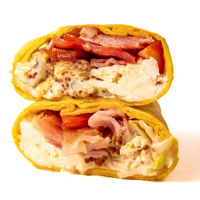 Завертон с беконом и омлетом в Doc coffee по цене 390 ₽