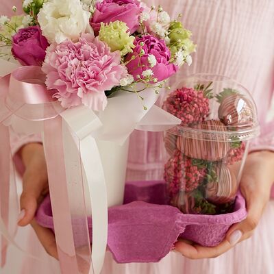 Стаканчик клубники в шоколаде и композиция в стаканчике №62 в SOK - клубника в шоколаде по цене 2990 ₽