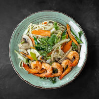 Удон с креветками в COM PHO Вьетнамская кухня