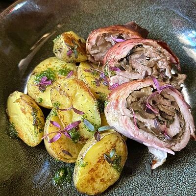 Мясной рулет с грибами и бейби-картофелем в The Bulki по цене 890 ₽