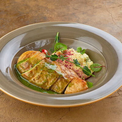 Куриная грудка гриль с соусом песто в Ели-Пили по цене 650 ₽