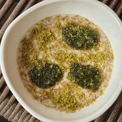 Каша из цельного овса, варенье из фейхоа, фисташки в Folk по цене 550 ₽