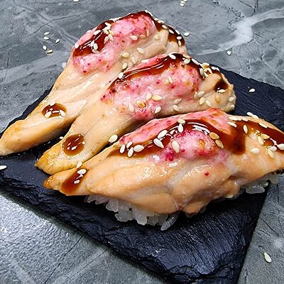 Запеченные суши с лососем в Full house по цене 442 ₽