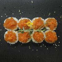 Ролл тартар с лососем в Renai - суши класса премиум