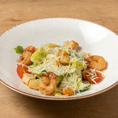 Салат Цезарь с креветками в TeaRoom по цене 667 ₽