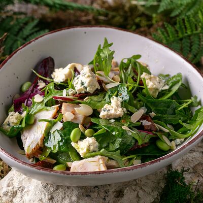 Салат с копченой индейкой и сыром горгонзола в Павлин 2.0 по цене 735 ₽